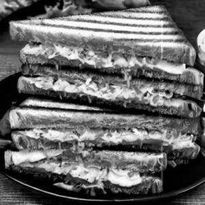 Spicy Schezwan Maggi Sandwich