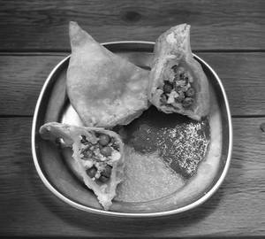 Matar Paneer Samosa (1Piece)