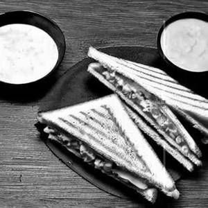 Cheese Masala Maggie Sandwich