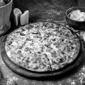 Teekha Chicken Pizza