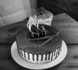 Black Current Cake (450 G)