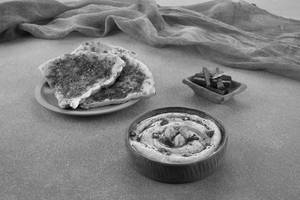 Za'atar Naan With Hummus