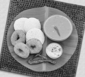 Idli Wada mix (5 idli 5 Wada) super tasty & healthy portion food