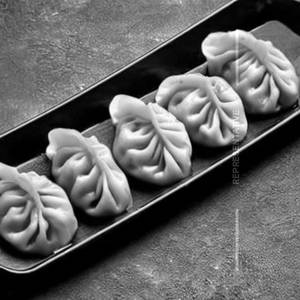 Veg Momo In Choice Of Sauce .