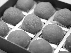 Kanpuri Laddu