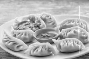 Chicken cheese momos