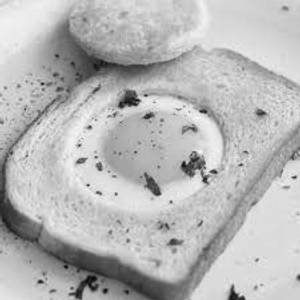 Sunny side up egg with bread