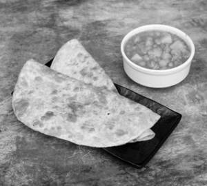 Paratha 2 Pcs With Ghugni And Sweet