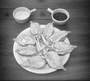 Steamed paneer momos
