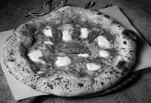 Miss Cheesy Margherita - 11 Inches Pizza