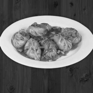 Chicken Gravy Momos [10 Pcs]