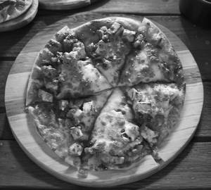 Whole Wheat Paneer Makhani Pizza