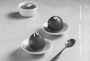 Hot gulab jamun per pcs                                                                   