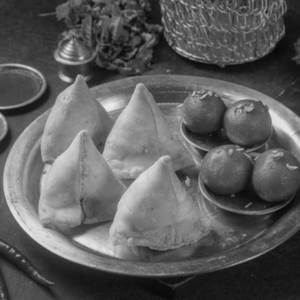 Samosa + Gulab Jamun [4Pcs of Each]
