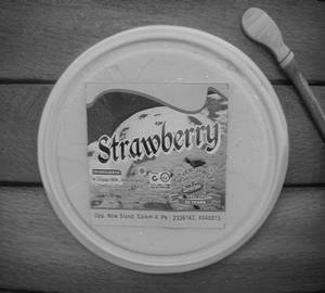 Strawberry Ice Cream Box [250 Ml]