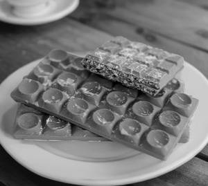 Kunafa Chocolate Bar