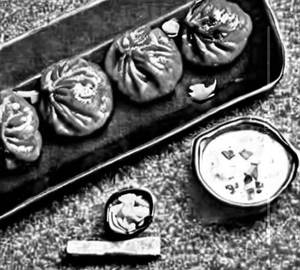 Veg schezwan momos
