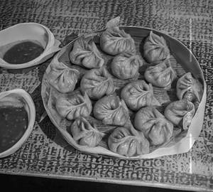 Chicken gravy momos