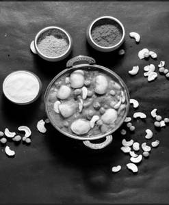 Kaju Kumbh Matar Makhanwala