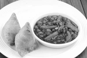 Samose With Chole [2 Pcs]