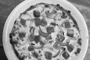 Country special (capsicum onion tomato)