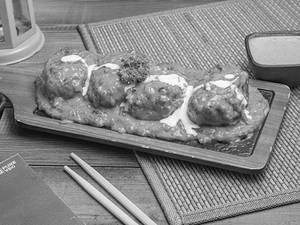 Paneer Lababdar Momos