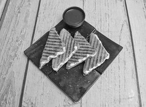 Cheese and onion grilled [4 slices]