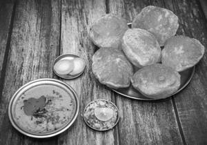 Mutter Usal Poori