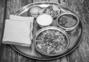 Dahi Misal With Slice