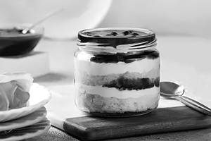 Black Currant Jar Cake