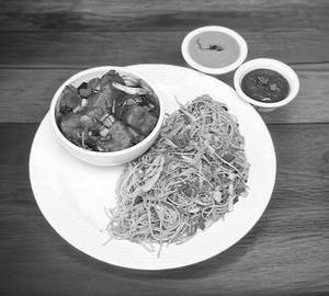 Egg noodles with chilli chicken