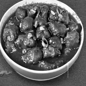 Chickeh manchurian [gravy