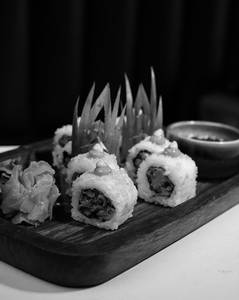 Tempura Mushroom Uramaki Roll [8 Pieces]