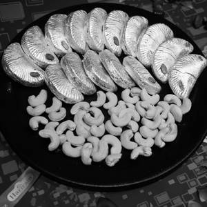 Kaju Gujiya