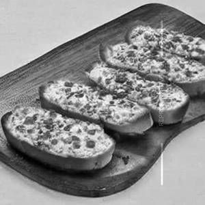 Chilli cheese garlic bread
