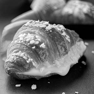 White Chocolate Croissant [120 Gms]