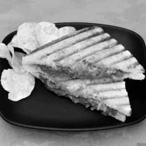Chilli Paneer Sandwich With French Fries