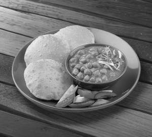 Puri Channa Per Plate