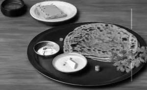 Pyaz Lasan Cheese Da Paratha