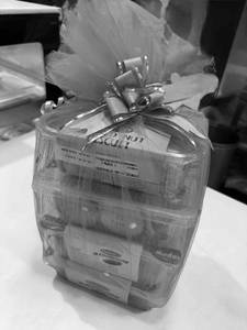 MADAN'S SPECIAL MATHI HAMPER