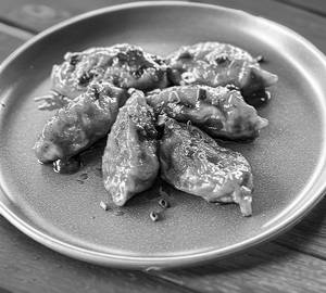 Paneer Tomato Garlic Momo - Pan Fried