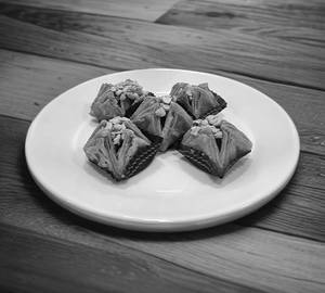 Pyramid Cashew Baklawa