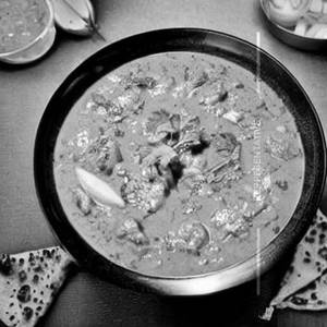 Roasted Makhana Raita Served With  Masala Khakhra