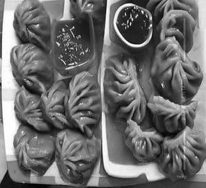 Veg Schezwan Saue Gravy Momos