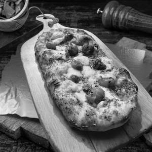 Basil Pesto Cheese Garlic Bread