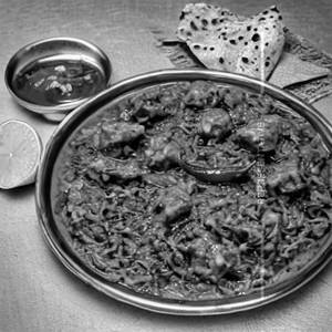 Lazeez Murg Saag Half Plate