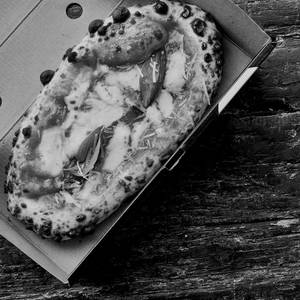 Classic Margherita Pizza (4 Slices)