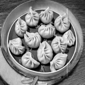Cheese & Corn Tawa Gravy Momos