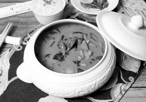 Veg Red Curry With Bamboo Shoot - Kaeng Phed