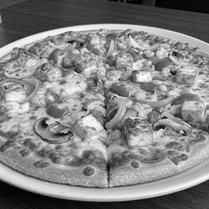 Deluxe Veggie Pizza [Hand Tossed]